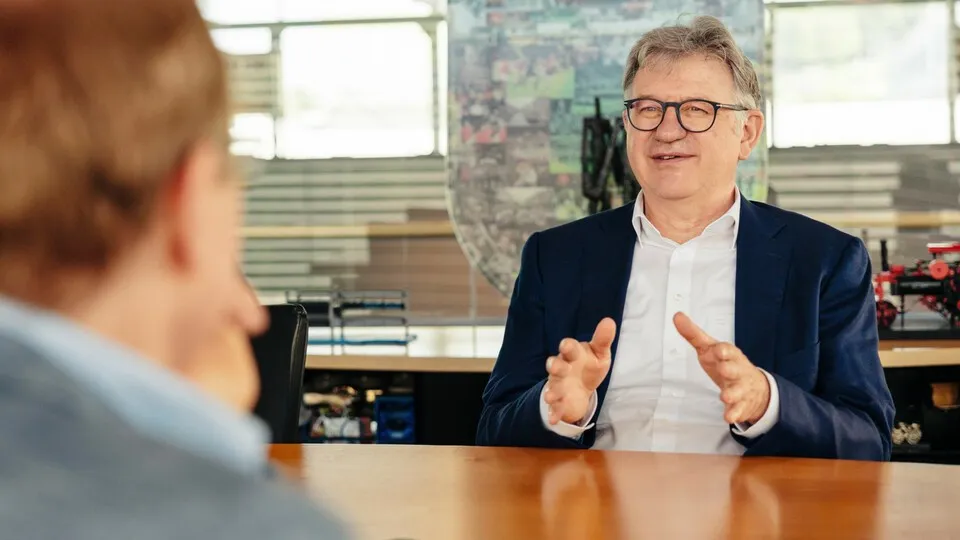 Verbindet Praxiswissen mit globaler Logistik: Reinhold Braun kennt die Anforderungen vom Ein-Mann-Betrieb bis zur internationalen Serviceflotte.